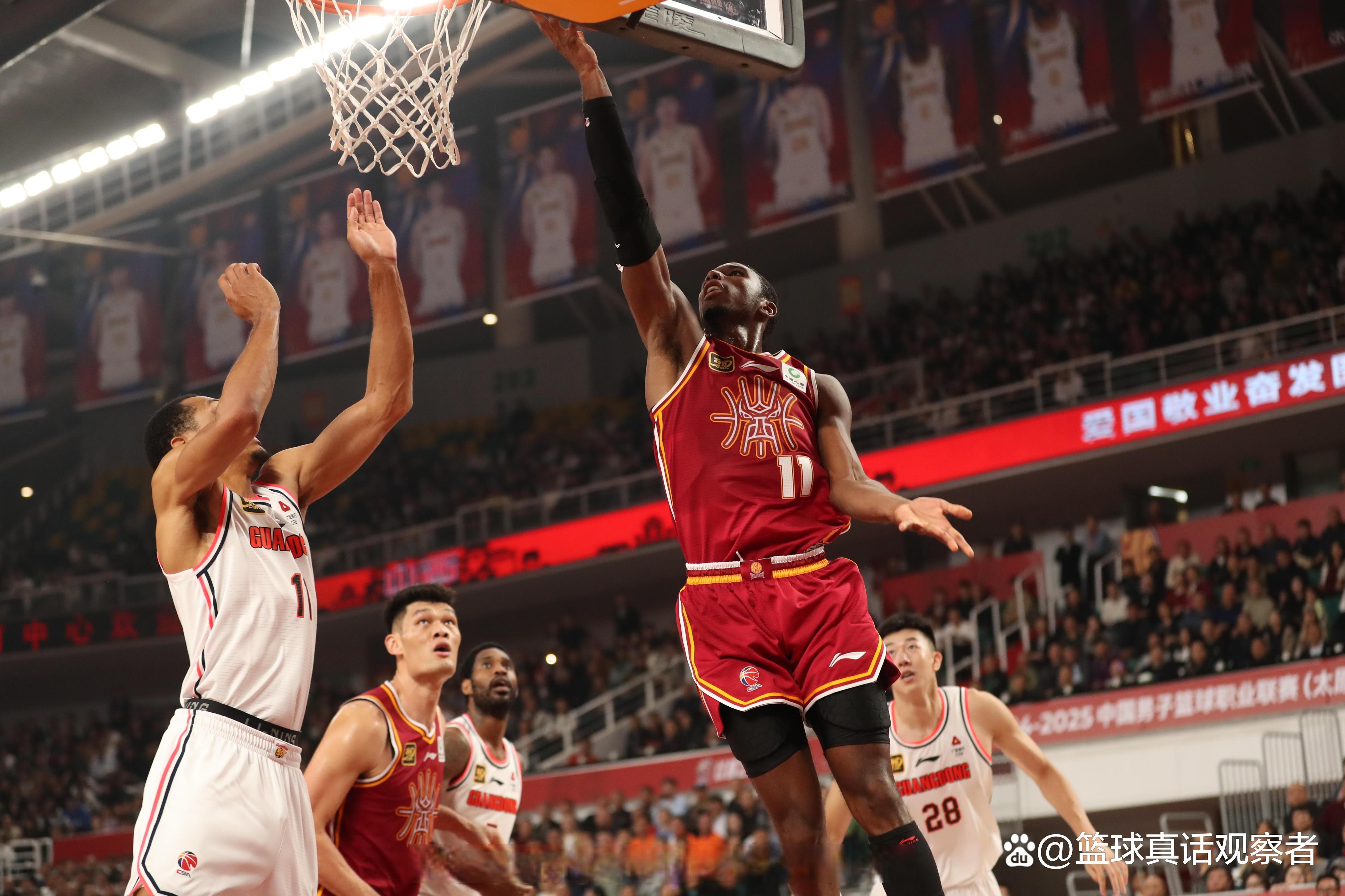 九游登录入口-从落后到逆转：冠军争夺激烈对战瞬间的简单介绍